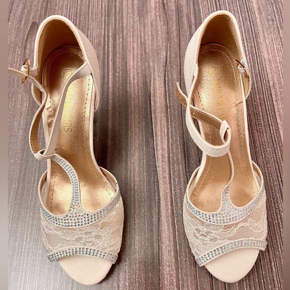 Dream Pairs white heels